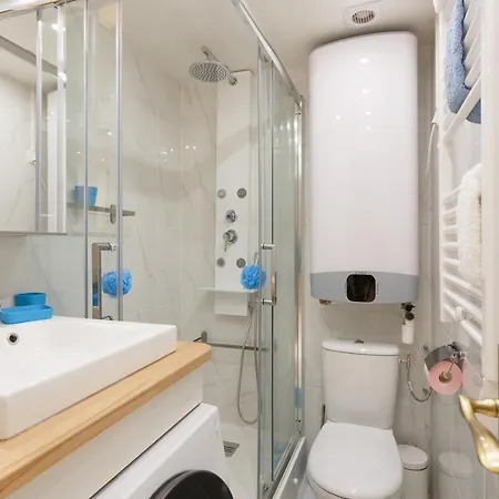 Bed & Breakfast Petits Champs 4*